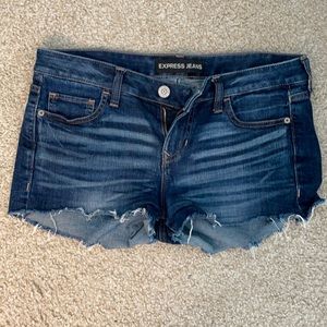 Express dark denim shorts size 6